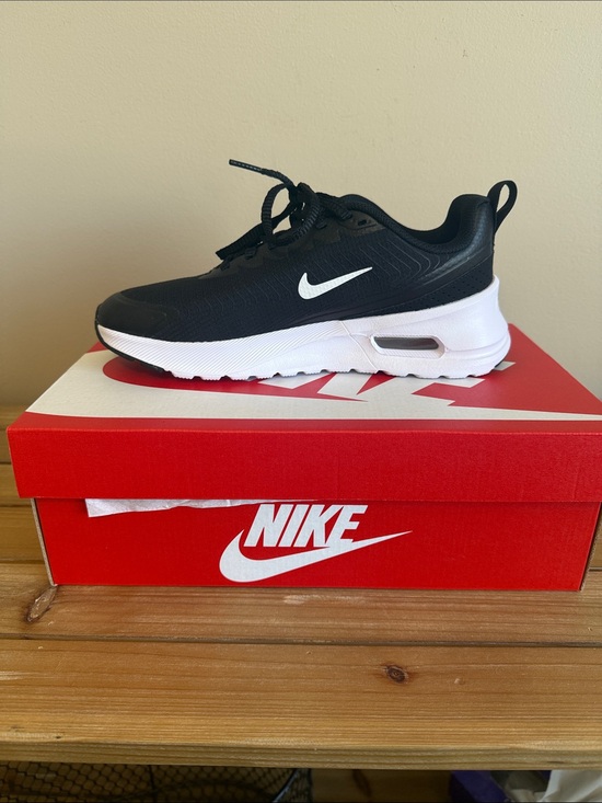 Nike Shoes - W Nike Air Max Nuaxis Size 8 Worn once.